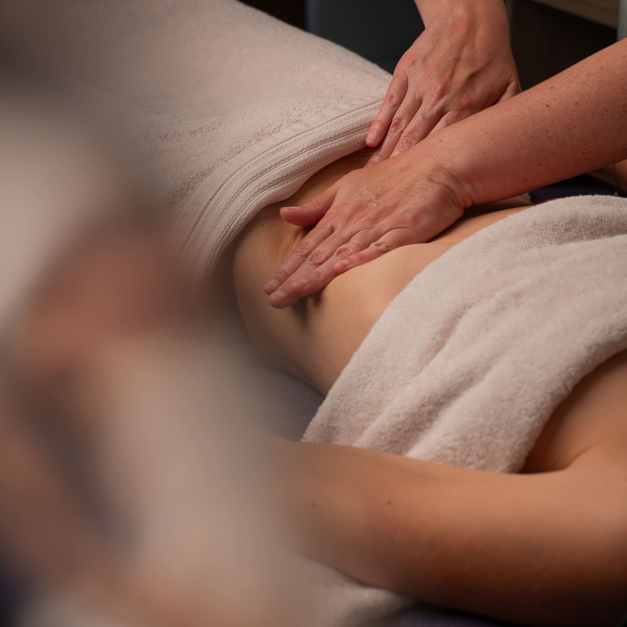 Massage du ventre Marine Laroche Magnétisme Reiki Lesneven